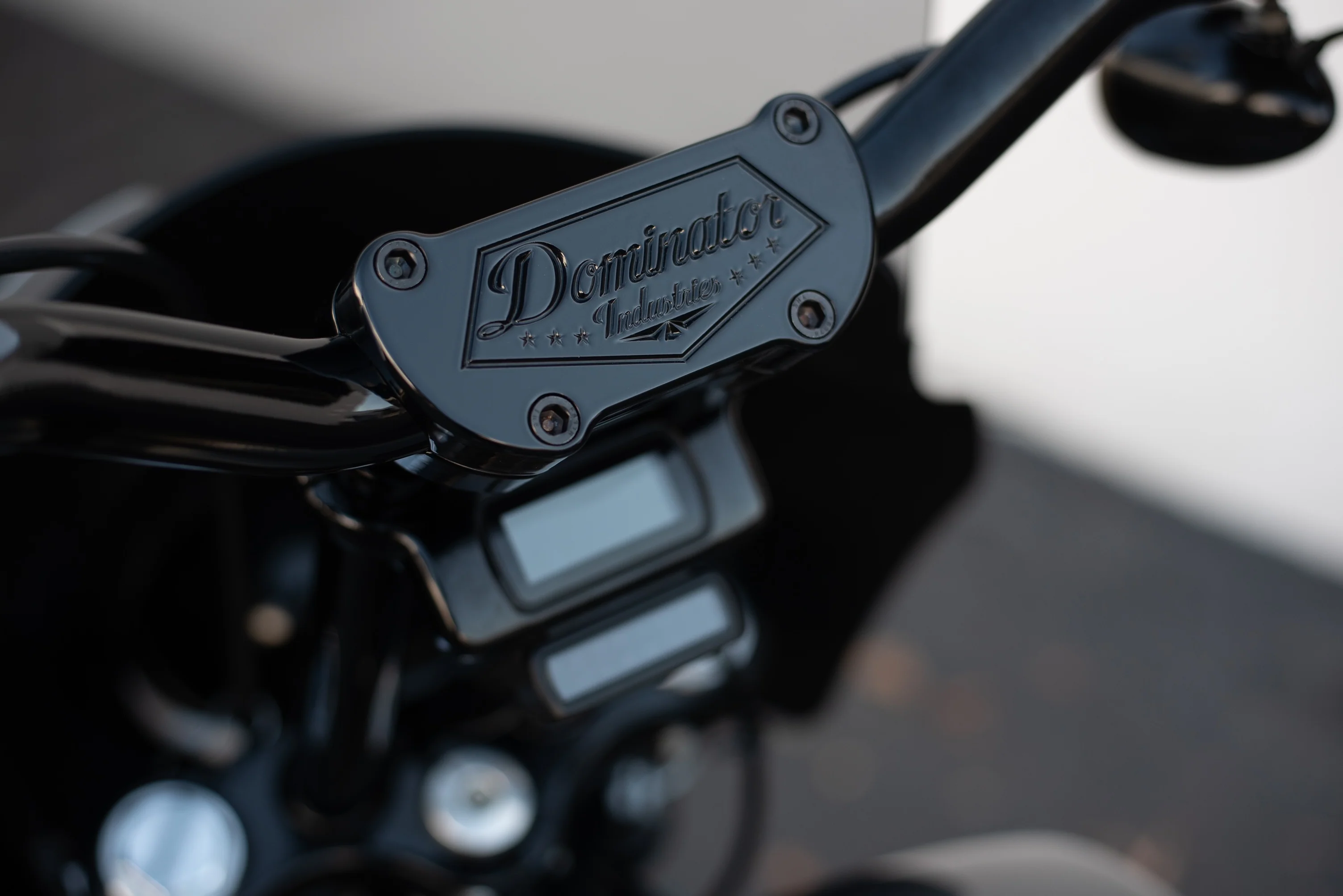 Dominator Pullback Riser & 1 1/4" Moto Bar Combination All In One Kit for 2018-2024 Street Bob (Gloss Black) Digital Gauge Mount Included. - Image 6