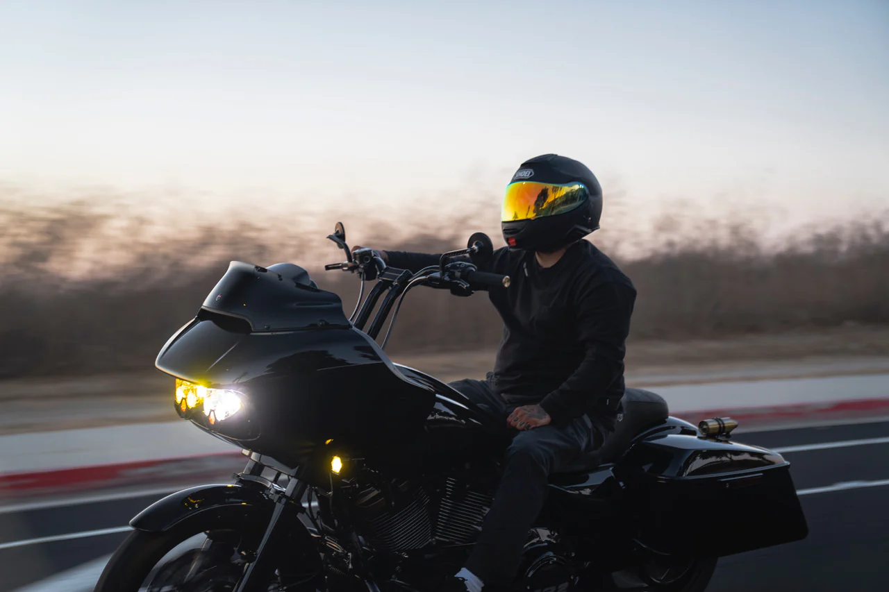 Pullback Riser & 1 1/4" Moto Bar Combination for 2015-2023 Road Glide Models (Classic Chrome) - Image 16