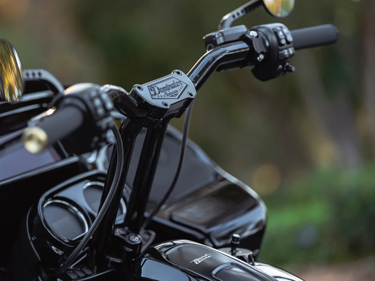 Pullback Riser & 1 1/4" Moto Bar Combination for 2015-2023 Road Glide Models (Classic Chrome) - Image 19