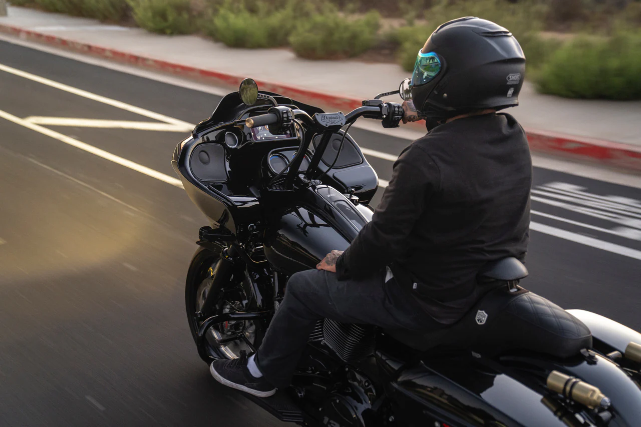 Pullback Riser & 1 1/4" Moto Bar Combination for 2015-2023 Road Glide Models (Classic Chrome) - Image 3