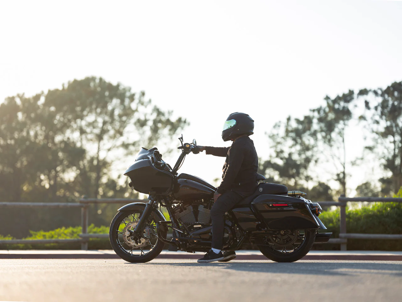 Pullback Riser & 1 1/4" Moto Bar Combination for 2015-2023 Road Glide Models (Classic Chrome) - Image 23