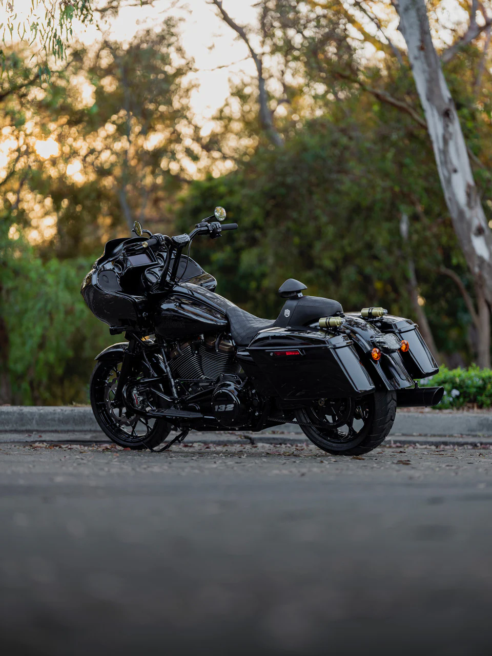 Pullback Riser & 1 1/4" Moto Bar Combination for 2015-2023 Road Glide Models (Classic Chrome) - Image 24
