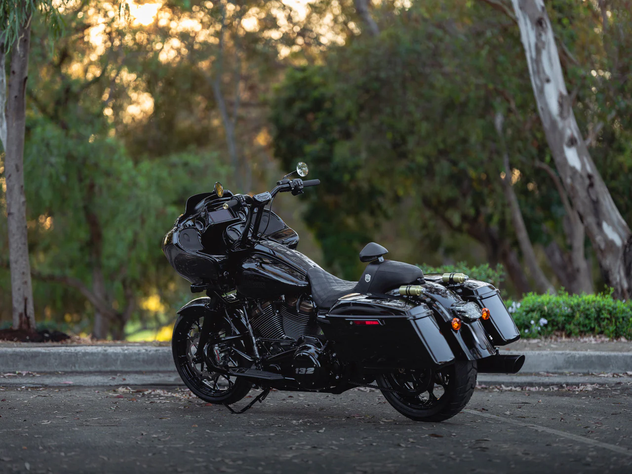 Pullback Riser & 1 1/4" Moto Bar Combination for 2015-2023 Road Glide Models (Classic Chrome) - Image 25