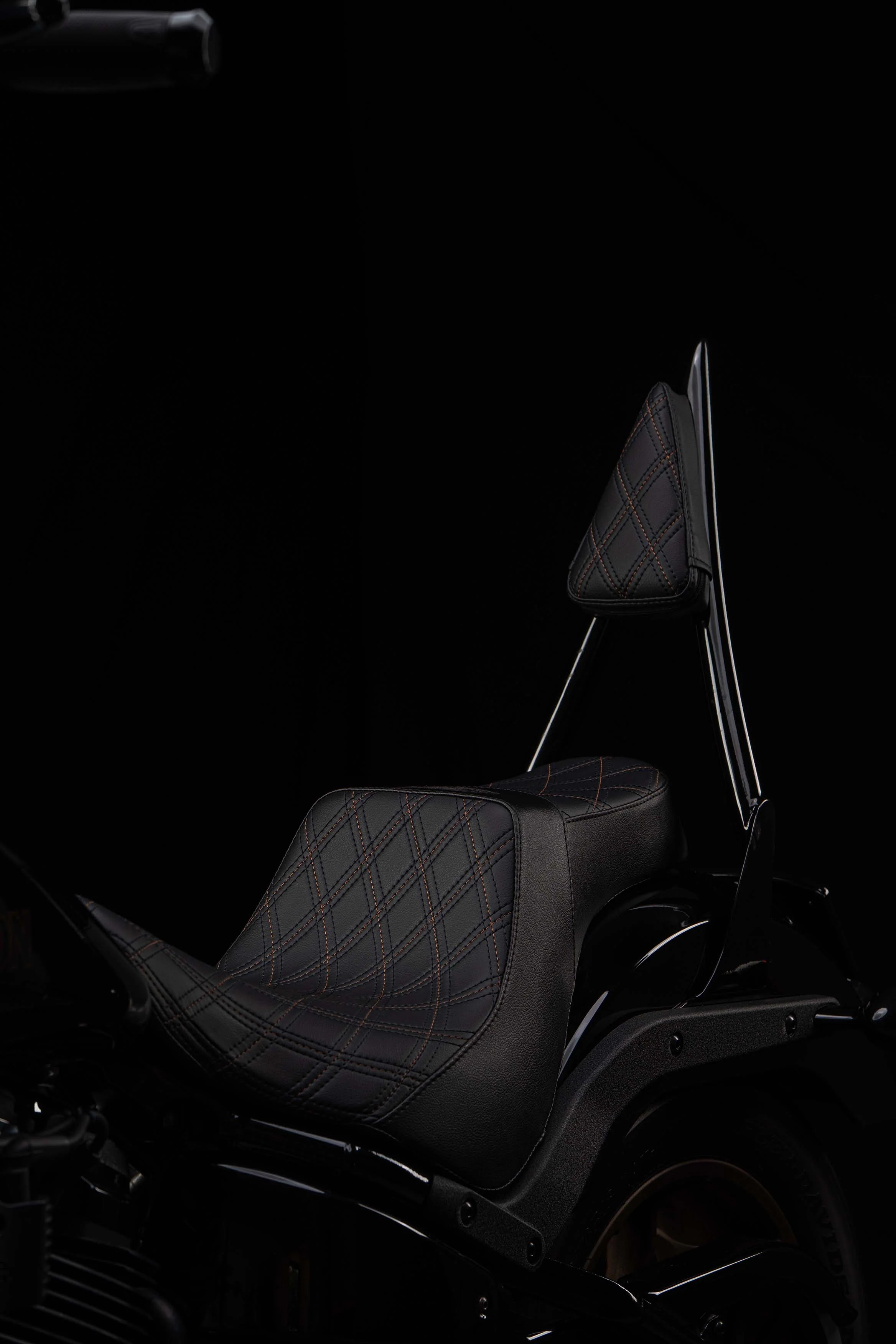 Triple Diamond™ Stealth-Grip™ 2-Up Saddle and Diablo Sissy Bar with 100% Matching Backrest Pad for the 2009-2022 Road King Standard - Image 10